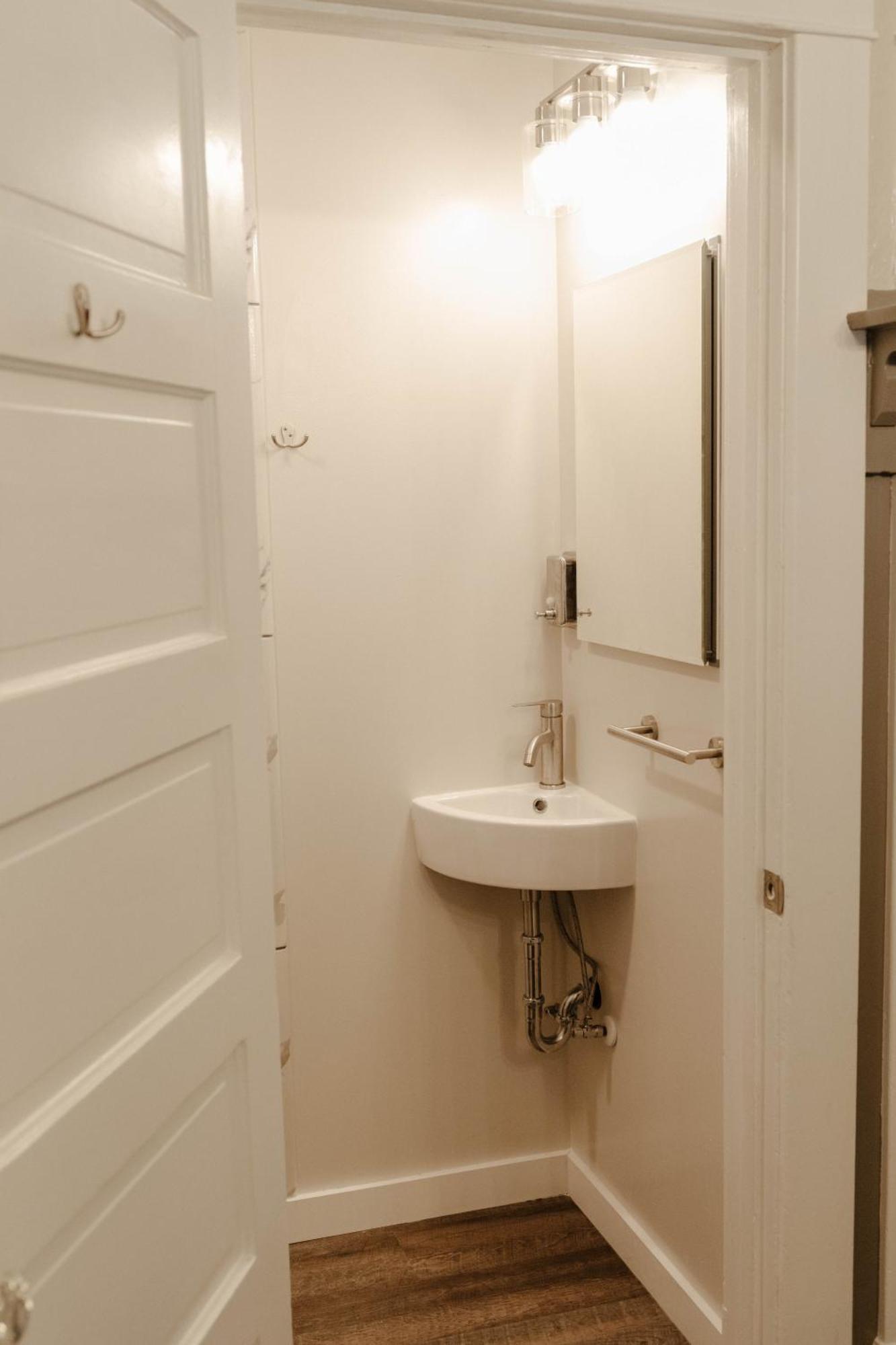 Central Tacoma Triplex المظهر الخارجي الصورة